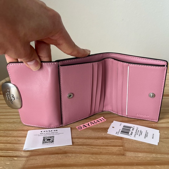 Coach Wallet🎈🎈 - Picture 6 of 10